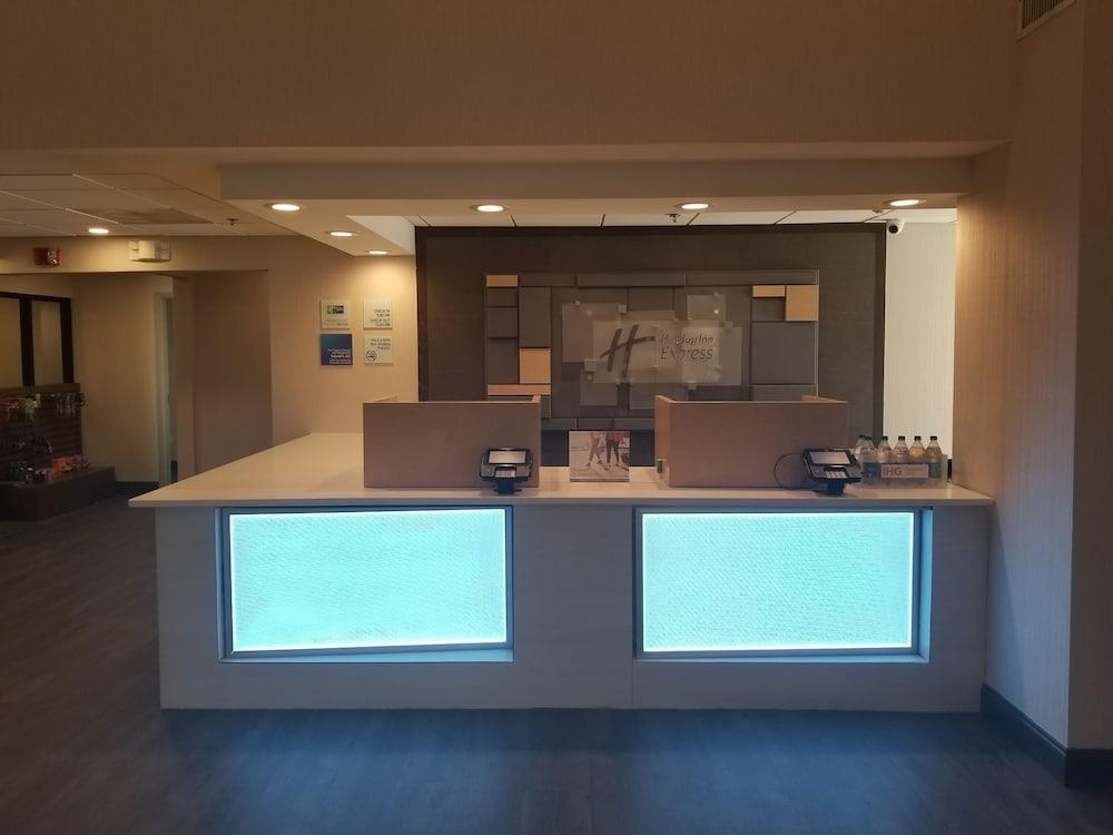 Holiday Inn Express Columbia Ne - Fort Jackson Экстерьер фото